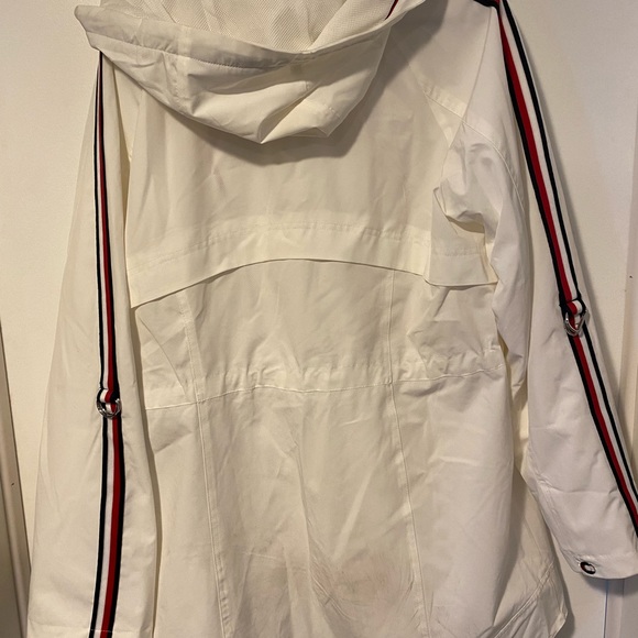 Tommy Hillfiger light spring jacket. - Picture 2 of 3